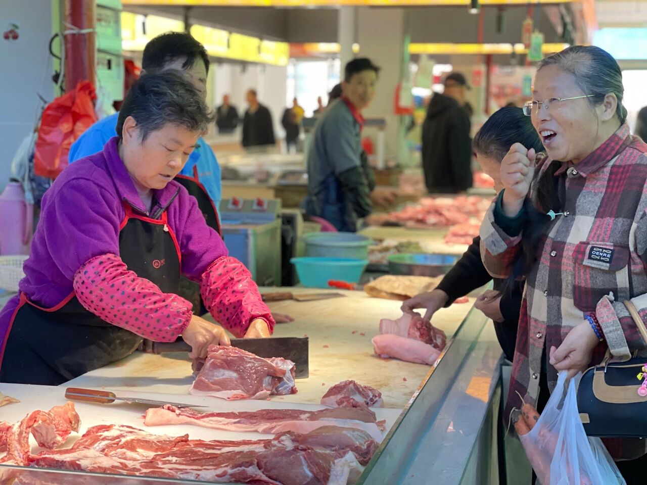 寻味菜市场,提一篮“活色生香”的春天