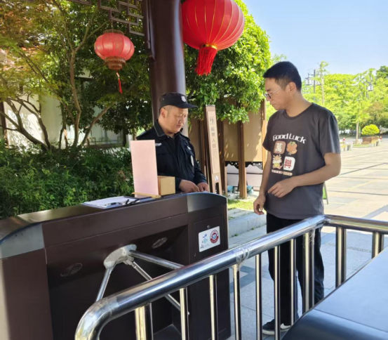 五一我在岗，青梅正当时