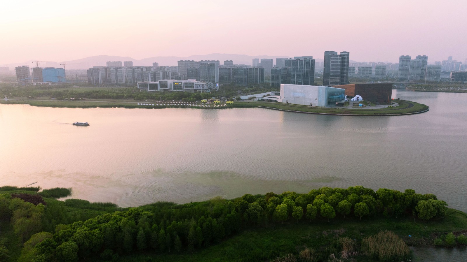 来太湖苏州湾，船上兜风+上岸撒欢