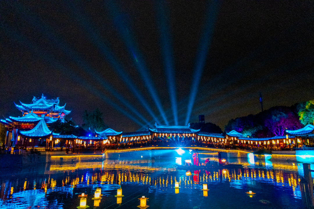 夜游水乡，沉醉灯火江南